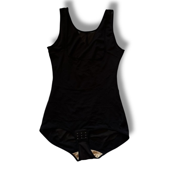 Discover confidence with this excellent condition Black Body Shaper in size 2X! - Picture 8 of 11